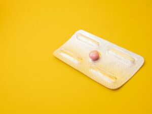 Czy można kupić tabletkę dzień po bez recepty? Sprawdzone informacje z naszego kraju!