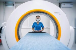 Rezonans czy tomografia? Które badanie jest lepsze i jak otrzymać skierowanie?