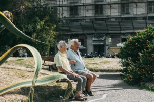 Jakie są objawy demencji i jak można jej zapobiegać?