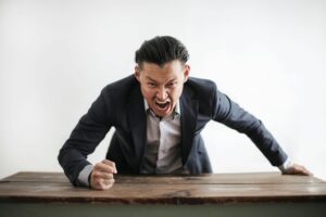 Stres w pracy: jak radzić sobie z uczuciem wypalenia i strachu w miejscu pracy?