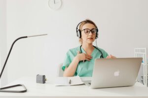 Ile czasu trwa zazwyczaj teleporada medyczna online? Odpowiadamy!